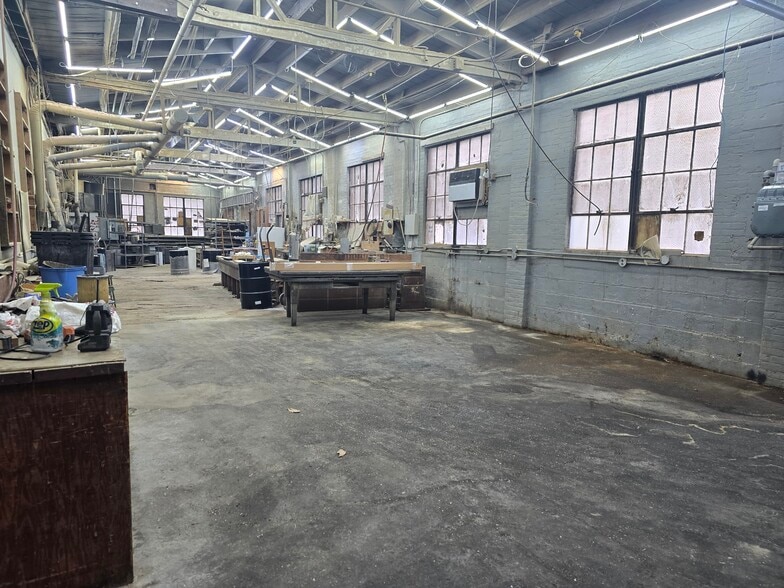 More Photos Of 224 Glenwood Ave, Bloomfield Warehouse For Lease