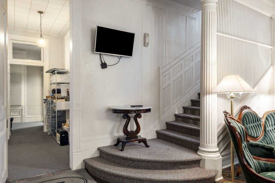 More Photos Of 503 Talbot St, Taylor Funeral Home For Sale