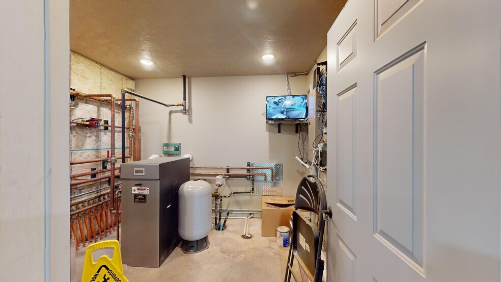 More Photos Of 10345 Hwy 83 S, Minot Flex For Sale