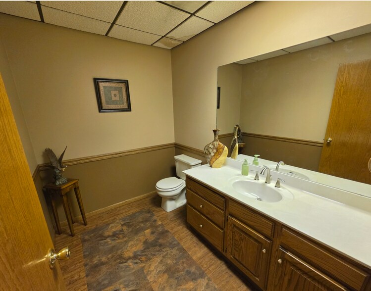 More Photos Of 204 S Washington St, Mc Leansboro Office For Sale