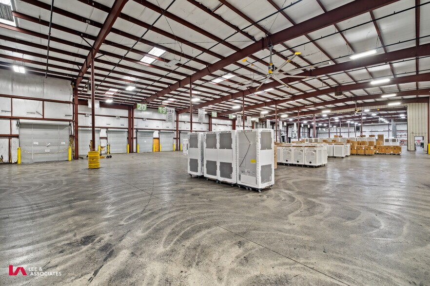 More Photos Of 309 Cash Memorial Blvd, Forest Park Distribution For Lease