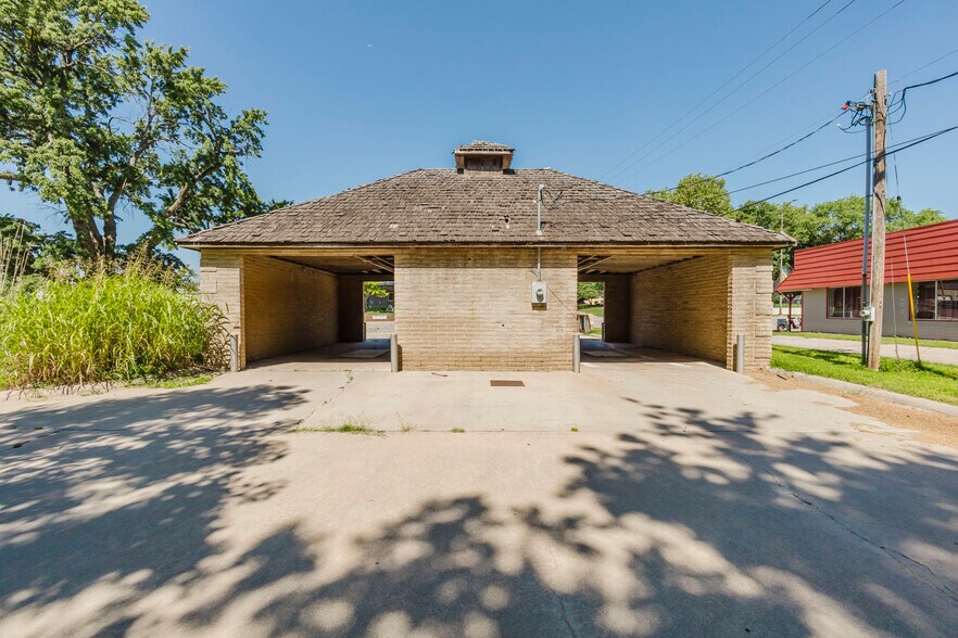 More Photos Of 220 N 2nd Ave, Mulvane Carwash For Sale