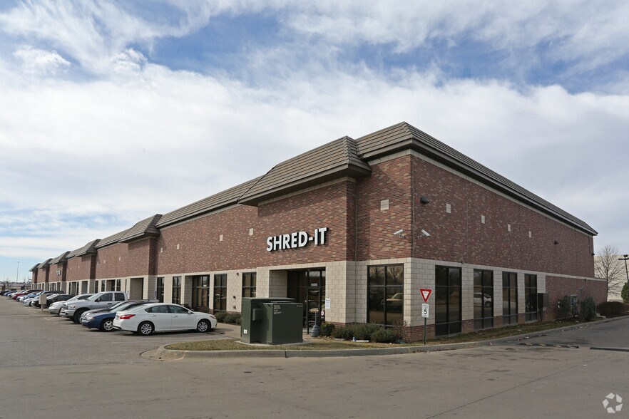 More Photos Of 10000-10098 Lackman Rd, Lenexa Flex For Lease