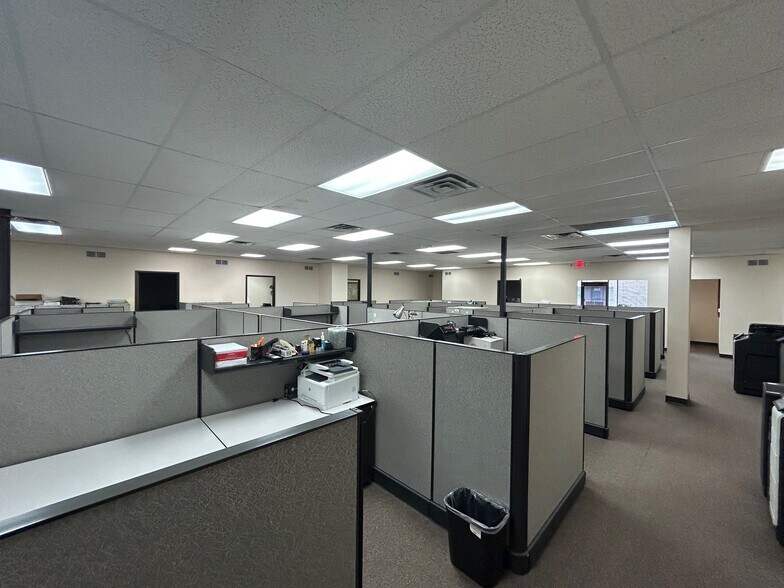 More Photos Of 801-815 Greenview Dr, Grand Prairie Unknown For Lease