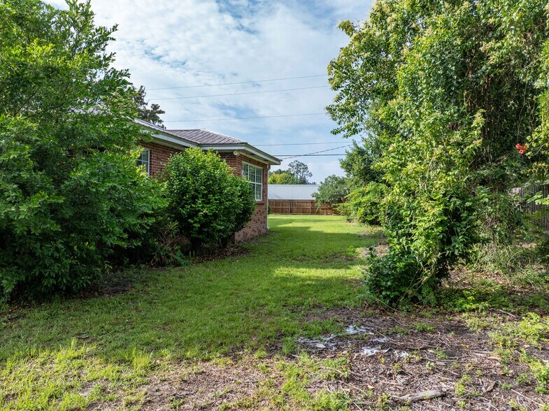 More Photos Of 164 NE Laguna Dr, Lake City Office For Sale