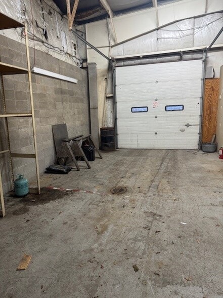 More Photos Of 5201 W 46th St, Indianapolis Light Distribution For Sale