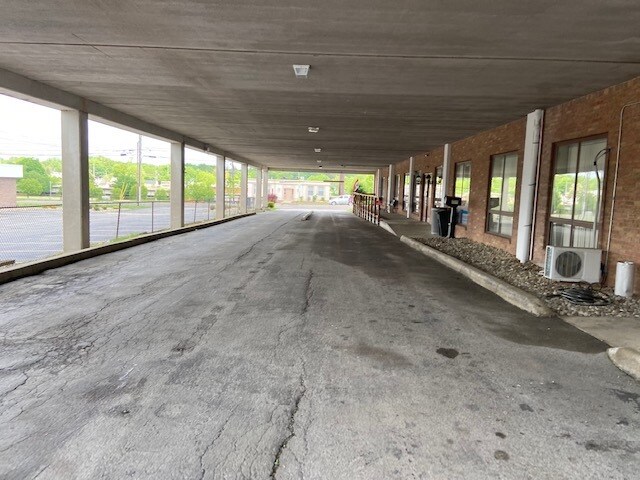 More Photos Of 5600 Market St, Youngstown Office Residential For Lease