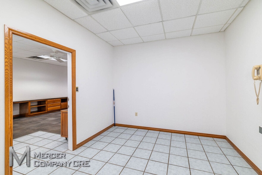 More Photos Of 10108 NW 10th St, Yukon Warehouse For Sale