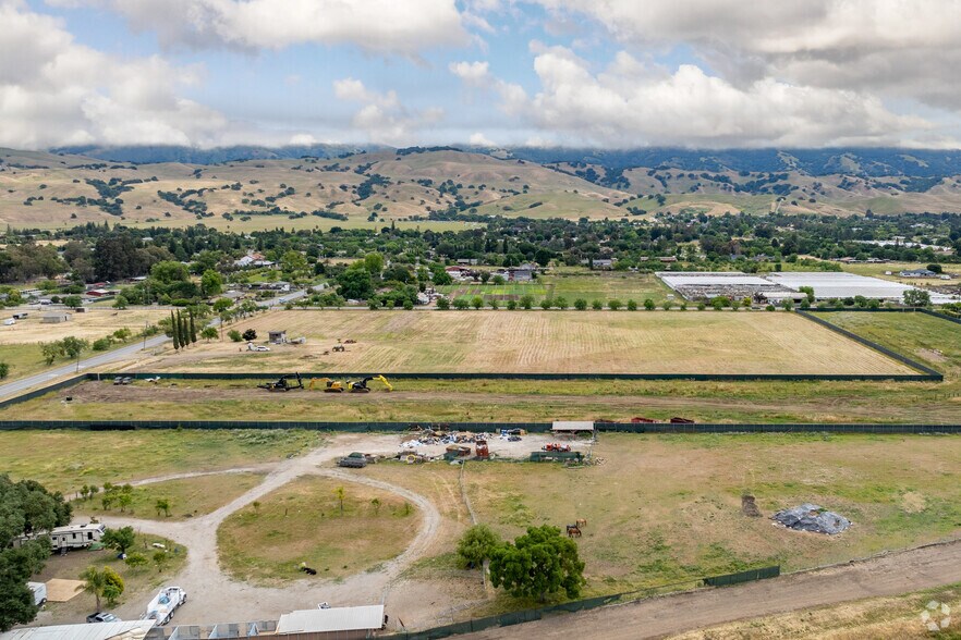 More Photos Of 1020 San Martin Ave, San Martin Land For Lease