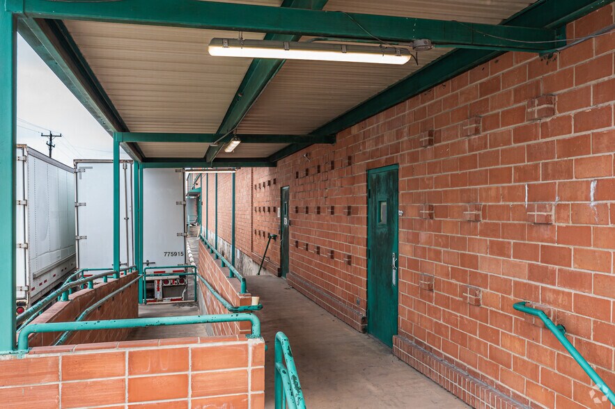 More Photos Of 1734 Centennial Blvd, San Antonio Warehouse For Sale