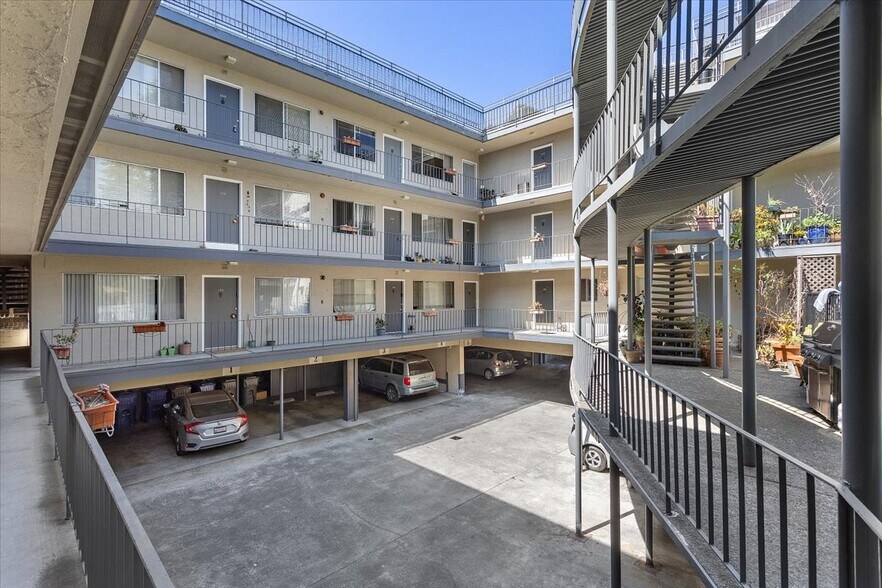 More Photos Of 671 Vernon St, Oakland Apartments For Sale