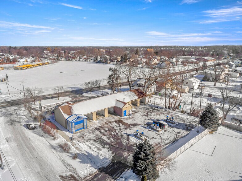 More Photos Of 25957 Gibraltar Rd, Flat Rock Carwash For Sale