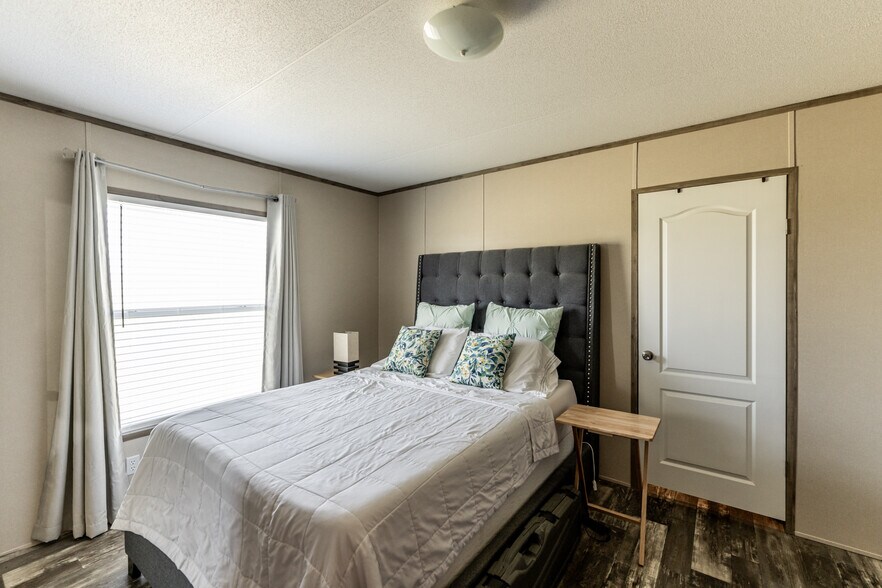 More Photos Of 3585 AN County Road 2701, Tennessee Colony Specialty For Sale