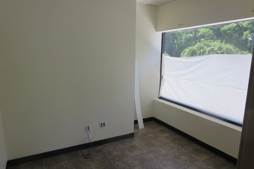 More Photos Of 189 Main Rd, Riverhead Medical For Lease