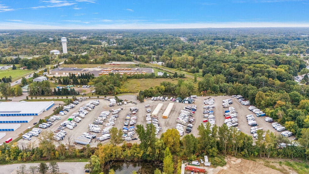 More Photos Of 59120 Oasis Center Dr, South Lyon Self Storage For Sale