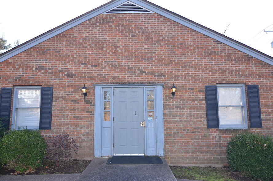 More Photos Of 180 Poquonock Ave, Windsor Medical For Lease