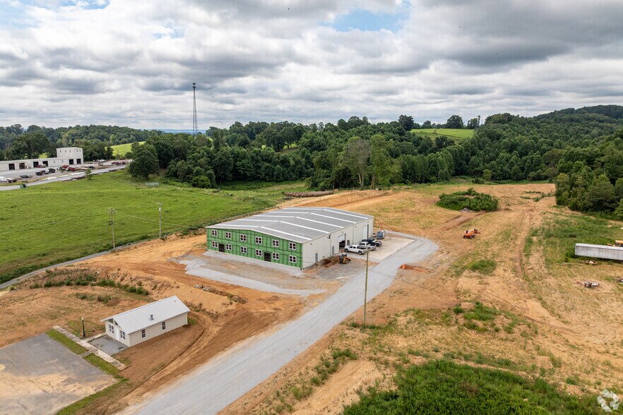 More Photos Of 2687 Hwy 25 E, Tazewell Flex For Lease