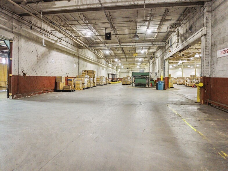 More Photos Of 705 E 2nd St, Stevenson Industrial For Lease