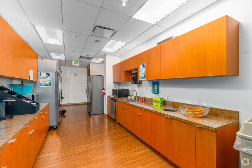 More Photos Of 402-404 Lippincott Dr, Marlton Medical For Sale