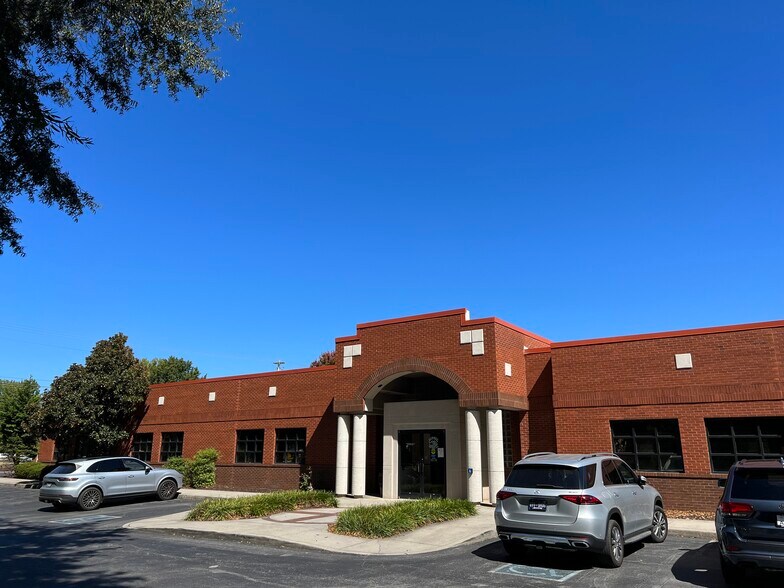 Primary Photo Of 11808 Kingston Pike, Knoxville Medical For Lease