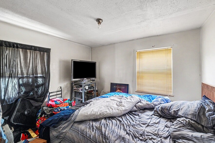 More Photos Of 2370 Losantiville Ave, Cincinnati Multifamily For Sale