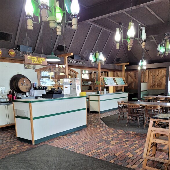 More Photos Of 630 NE Main St, Lewistown General Retail For Lease