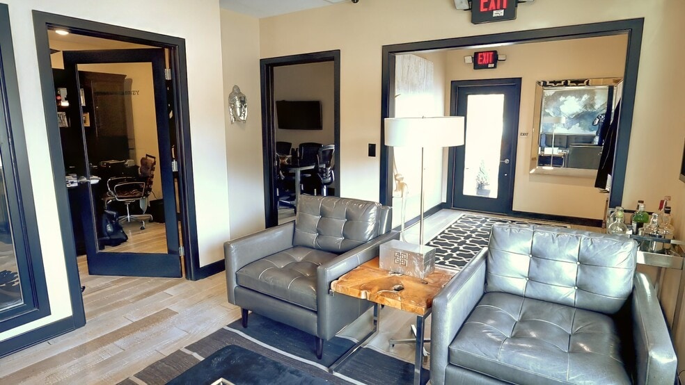 More Photos Of 710 E 64th St, Indianapolis Office For Sale