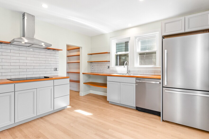 More Photos Of 736 Forest Ave, Portland Office Residential For Sale