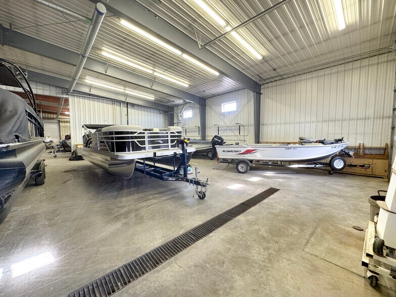 More Photos Of 712 Frontier Dr, Fergus Falls Service For Lease