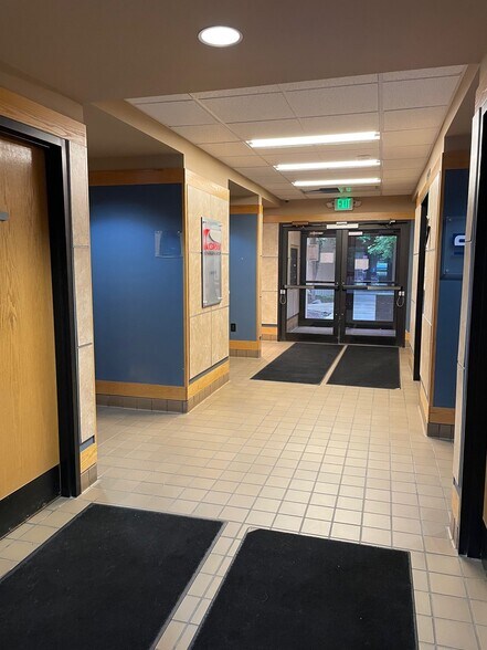More Photos Of 3940 Arctic Blvd, Anchorage Office For Sale