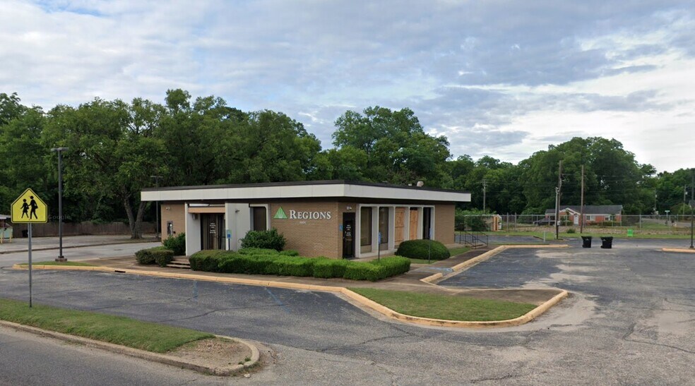More Photos Of 2800 Lower Wetumpka Rd, Montgomery General Retail For Lease