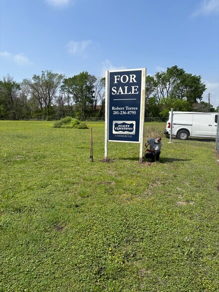 More Photos Of 330 Victoria Dr, Houston Land For Sale