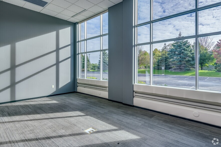 More Photos Of W233N2095 Ridgeview Pky, Waukesha Warehouse For Lease