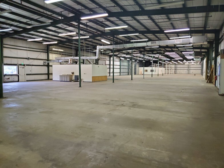 More Photos Of 5300 Ulmerton Rd, Clearwater Industrial For Lease