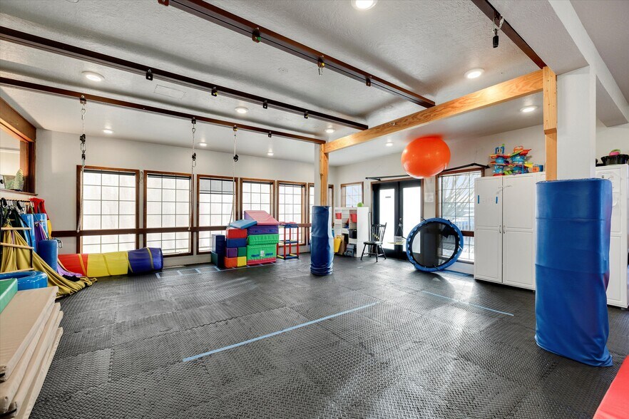 More Photos Of 113 N Elm St, Canby Restaurant For Lease