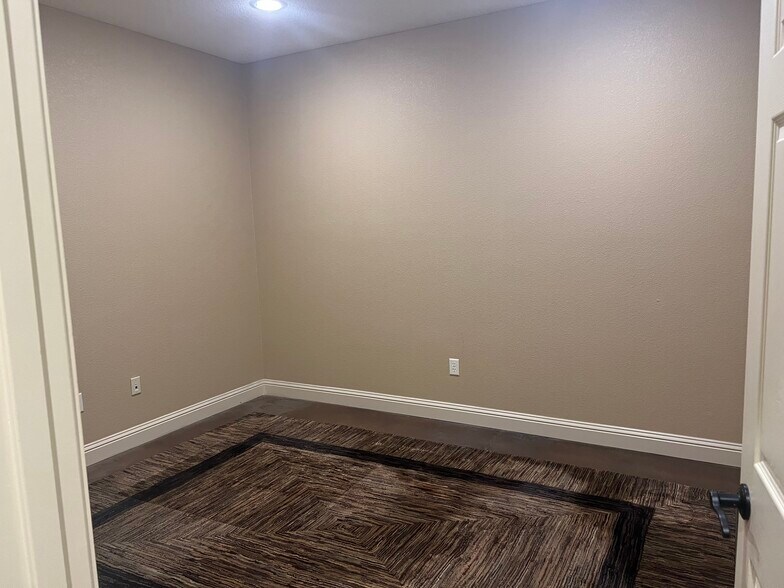 More Photos Of 6413 N State Highway 349, Midland Warehouse For Lease