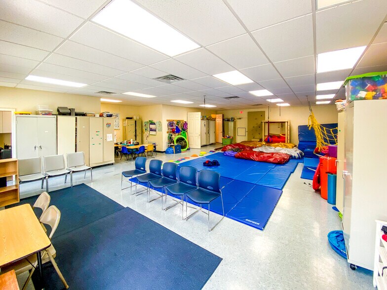 More Photos Of 3911 Golf Park Loop, Bradenton Office For Sale