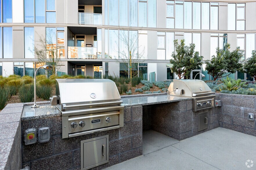 More Photos Of 2801 Sunset Pl, Los Angeles Apartments For Lease