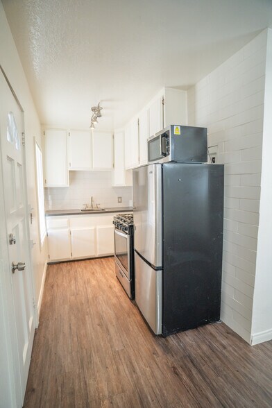 More Photos Of 252 W 11th, San Pedro Apartments For Sale