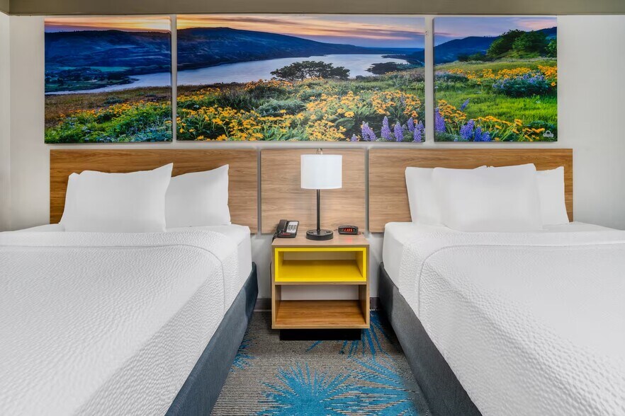 More Photos Of 903 Main St, Delta Hotel For Sale