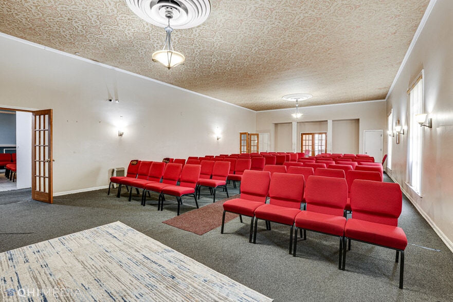 More Photos Of 2701 W 63rd St, Chicago Funeral Home For Sale