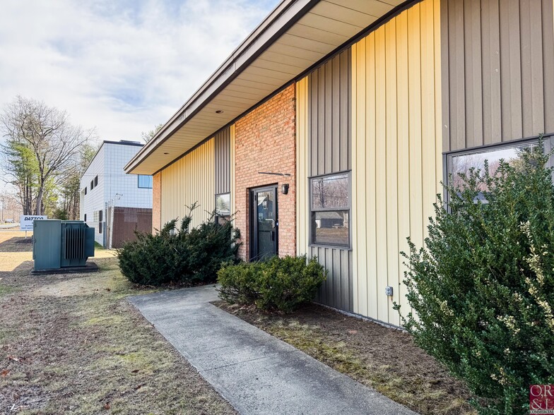 More Photos Of 351 Burnham St, East Hartford Light Manufacturing For Lease