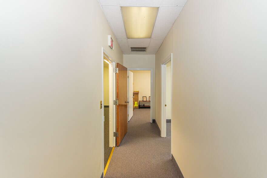 More Photos Of 59 E Mill Rd, Long Valley Office For Sale