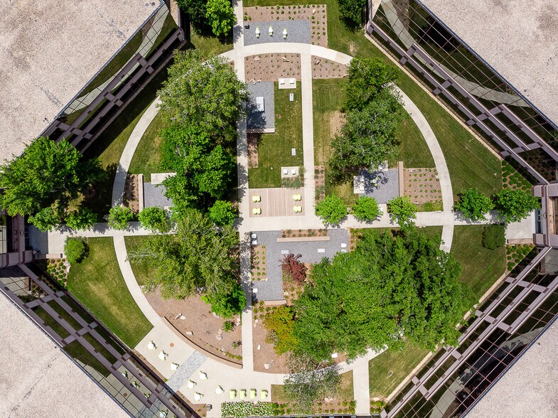 More Photos Of 800 Parc Pt, Alpharetta Unknown For Lease