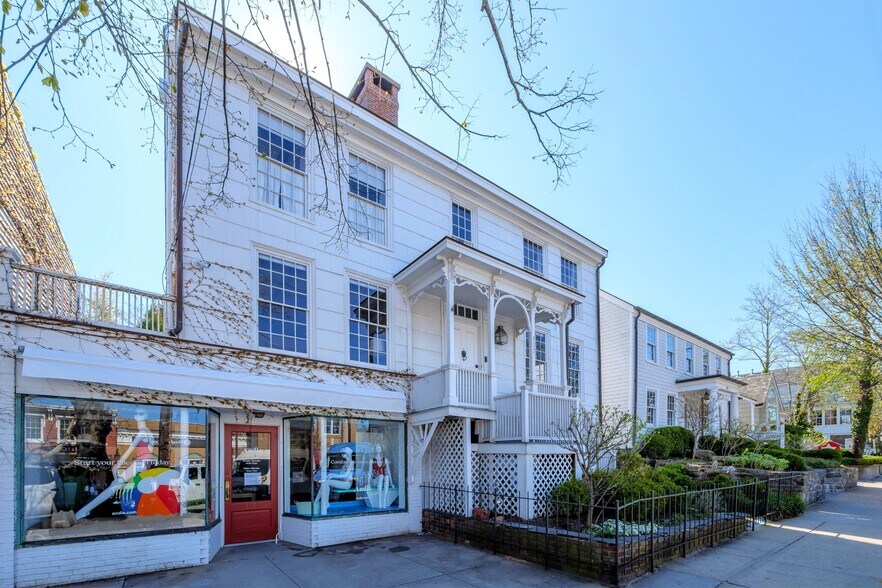 More Photos Of 117 Main St, Sag Harbor Storefront Retail Residential For Sale