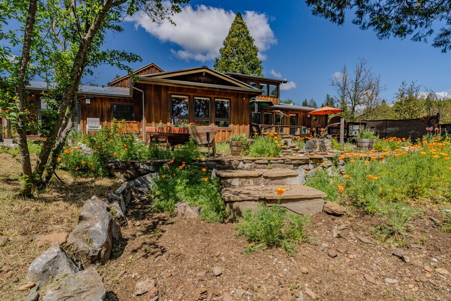 More Photos Of 21376 Consolation St, Volcano Specialty For Sale