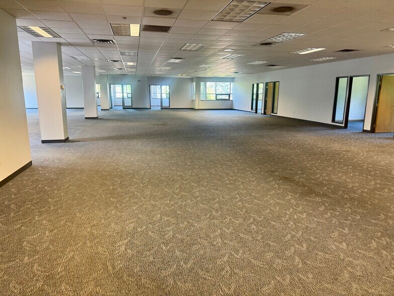 More Photos Of 4440 Hagadorn Rd, Okemos Research And Development For Lease