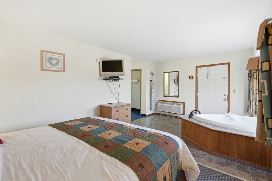 More Photos Of 3169 E Van Buren, Eureka Springs Hotel For Sale