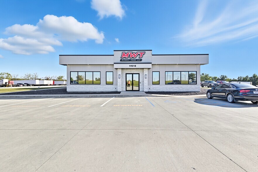 More Photos Of 19518 Whitfield Rd, Sedalia Light Manufacturing For Sale