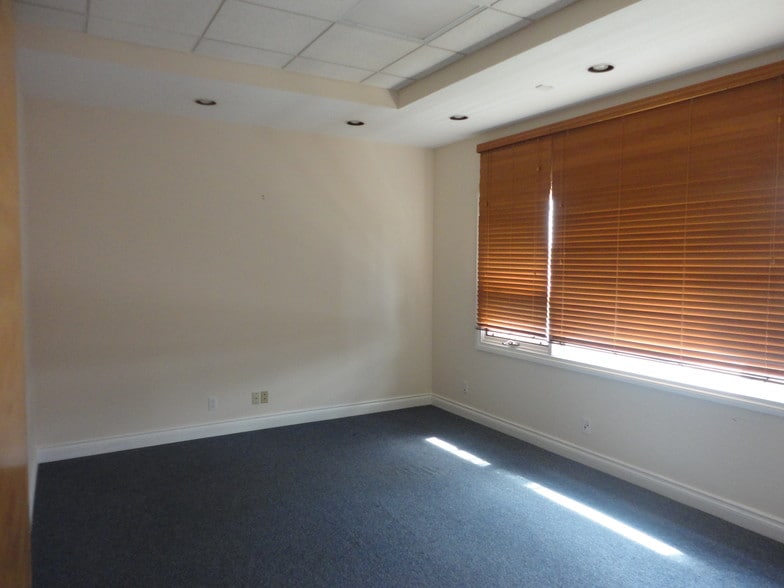 More Photos Of 461-481 E Hillsboro Blvd, Deerfield Beach Office For Lease